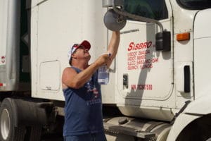 Sisbro driver cleans side mirrors